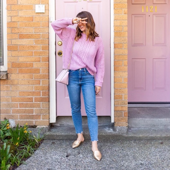 SOLD American Eagle Mom Jeans - Picture 3 of 10